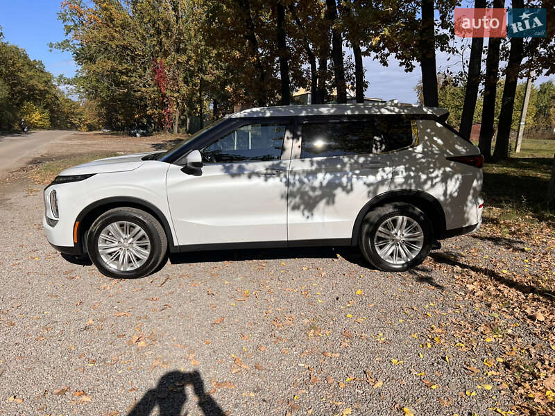 Позашляховик / Кросовер Mitsubishi Outlander 2022 в Умані