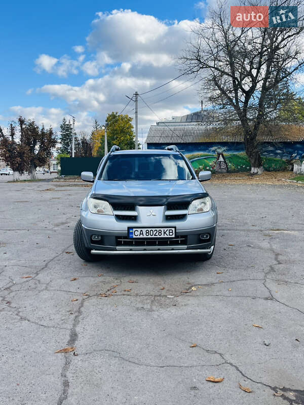 Внедорожник / Кроссовер Mitsubishi Outlander 2005 в Новоархангельске