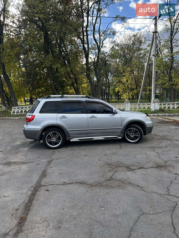 Внедорожник / Кроссовер Mitsubishi Outlander 2005 в Новоархангельске