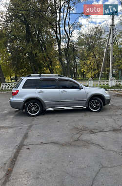 Внедорожник / Кроссовер Mitsubishi Outlander 2005 в  фото 8 Внедорожник / Кроссовер Mitsubishi Outlander 2005 в