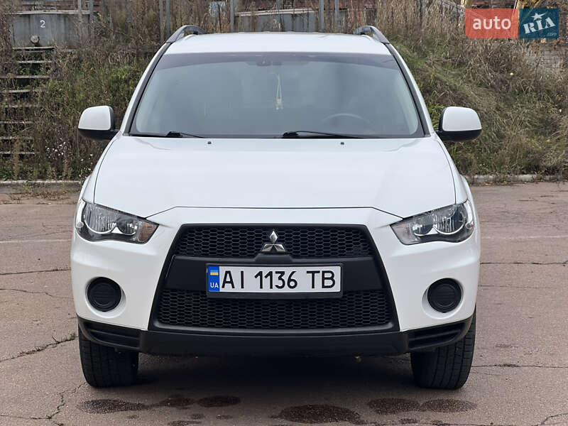 Позашляховик / Кросовер Mitsubishi Outlander 2011 в  фото Позашляховик / Кросовер Mitsubishi Outlander 2011 в