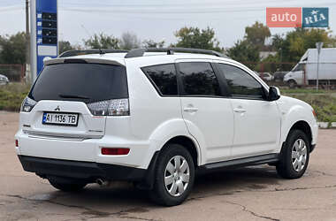 Позашляховик / Кросовер Mitsubishi Outlander 2011 в  фото 3 Позашляховик / Кросовер Mitsubishi Outlander 2011 в
