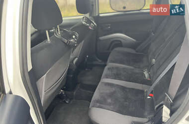 Позашляховик / Кросовер Mitsubishi Outlander 2011 в  фото 19 Позашляховик / Кросовер Mitsubishi Outlander 2011 в