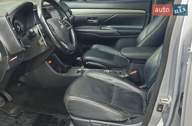 Внедорожник / Кроссовер Mitsubishi Outlander 2012 в 
