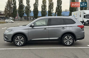 Внедорожник / Кроссовер Mitsubishi Outlander 2019 в 