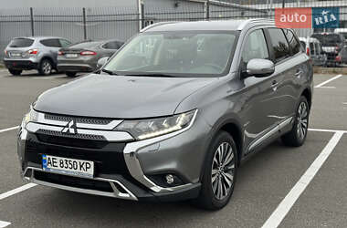 Внедорожник / Кроссовер Mitsubishi Outlander 2019 в 