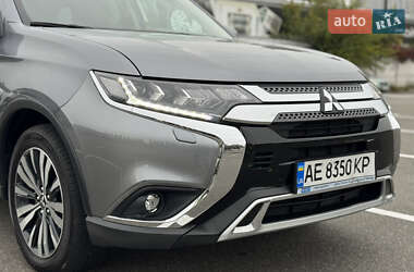 Внедорожник / Кроссовер Mitsubishi Outlander 2019 в 