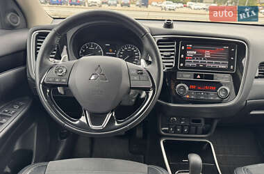 Внедорожник / Кроссовер Mitsubishi Outlander 2019 в 