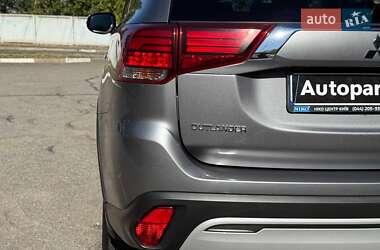 Внедорожник / Кроссовер Mitsubishi Outlander 2021 в 