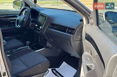 Внедорожник / Кроссовер Mitsubishi Outlander 2021 в 