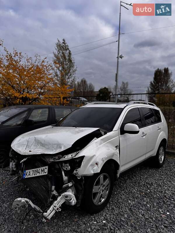 Внедорожник / Кроссовер Mitsubishi Outlander 2007 в Киеве