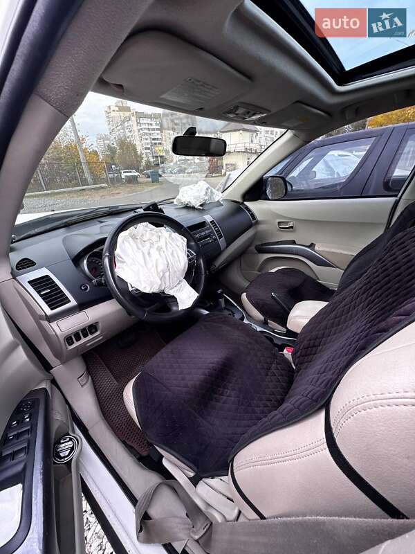 Внедорожник / Кроссовер Mitsubishi Outlander 2007 в Киеве