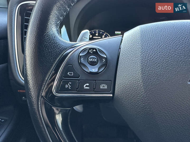 Позашляховик / Кросовер Mitsubishi Outlander 2016 в Львові фото 20 Позашляховик / Кросовер Mitsubishi Outlander 2016 в Львові