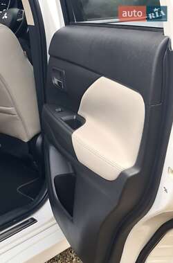 Позашляховик / Кросовер Mitsubishi Outlander 2014 в  фото 31 Позашляховик / Кросовер Mitsubishi Outlander 2014 в
