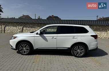 Внедорожник / Кроссовер Mitsubishi Outlander 2015 в 