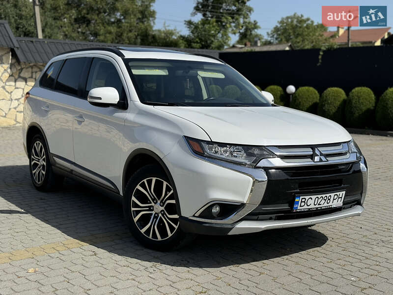 Внедорожник / Кроссовер Mitsubishi Outlander 2015 в 