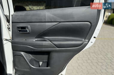 Внедорожник / Кроссовер Mitsubishi Outlander 2015 в 