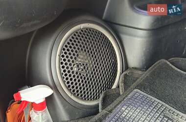 Внедорожник / Кроссовер Mitsubishi Outlander 2012 в 