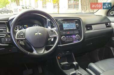 Внедорожник / Кроссовер Mitsubishi Outlander 2012 в 