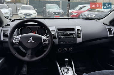 Внедорожник / Кроссовер Mitsubishi Outlander 2010 в 