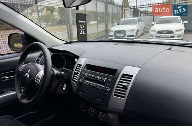 Внедорожник / Кроссовер Mitsubishi Outlander 2010 в 