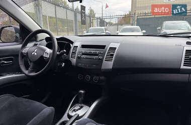 Внедорожник / Кроссовер Mitsubishi Outlander 2010 в 