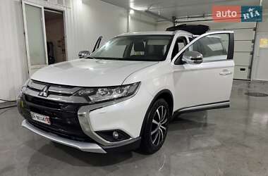 Позашляховик / Кросовер Mitsubishi Outlander 2016 в  фото 17 Позашляховик / Кросовер Mitsubishi Outlander 2016 в
