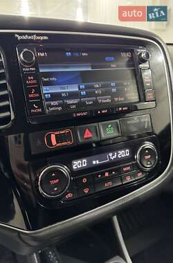 Позашляховик / Кросовер Mitsubishi Outlander 2016 в  фото 29 Позашляховик / Кросовер Mitsubishi Outlander 2016 в
