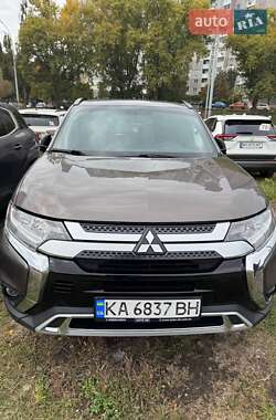 Позашляховик / Кросовер Mitsubishi Outlander 2018 в Києві