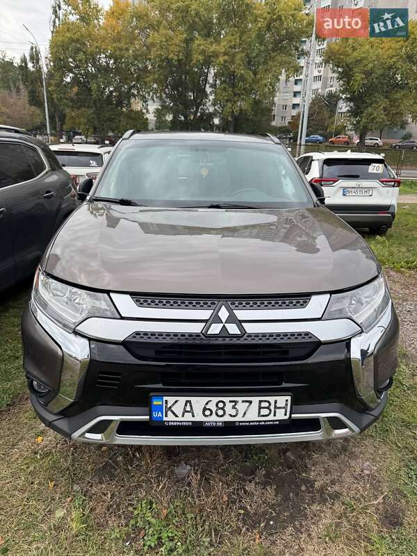 Внедорожник / Кроссовер Mitsubishi Outlander 2018 в Киеве
