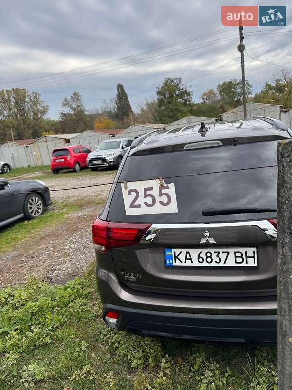 Внедорожник / Кроссовер Mitsubishi Outlander 2018 в Киеве