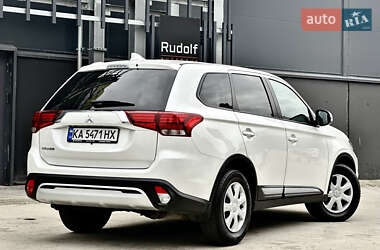 Внедорожник / Кроссовер Mitsubishi Outlander 2021 в 