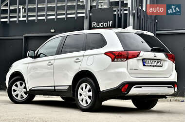 Внедорожник / Кроссовер Mitsubishi Outlander 2021 в 