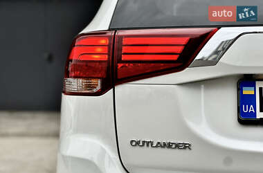 Внедорожник / Кроссовер Mitsubishi Outlander 2021 в 