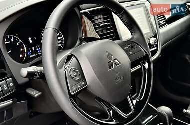Внедорожник / Кроссовер Mitsubishi Outlander 2021 в 