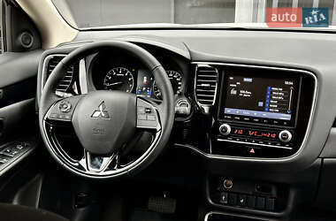 Внедорожник / Кроссовер Mitsubishi Outlander 2021 в 