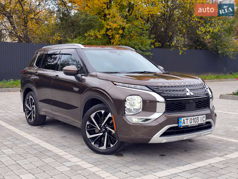 Внедорожник / Кроссовер Mitsubishi Outlander 2022 в Ивано-Франковске
