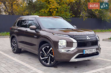 Внедорожник / Кроссовер Mitsubishi Outlander 2022 в 