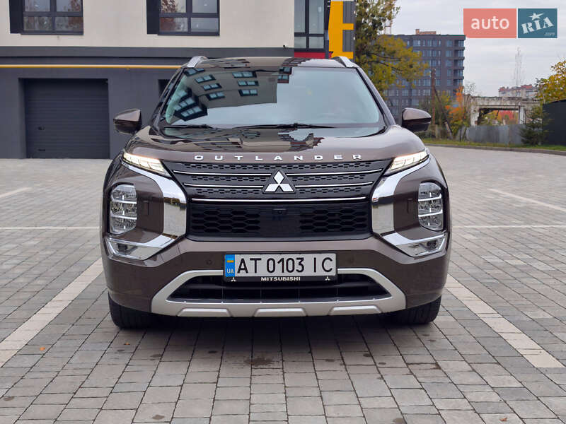 Внедорожник / Кроссовер Mitsubishi Outlander 2022 в Ивано-Франковске