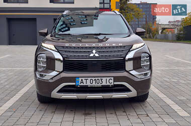Внедорожник / Кроссовер Mitsubishi Outlander 2022 в 