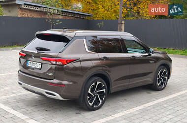 Внедорожник / Кроссовер Mitsubishi Outlander 2022 в 