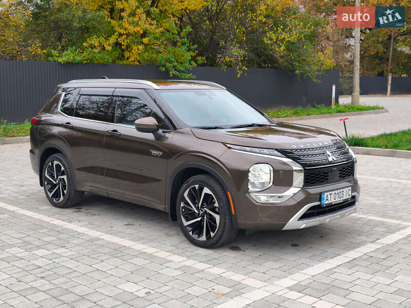Внедорожник / Кроссовер Mitsubishi Outlander 2022 в Ивано-Франковске