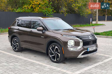 Внедорожник / Кроссовер Mitsubishi Outlander 2022 в 