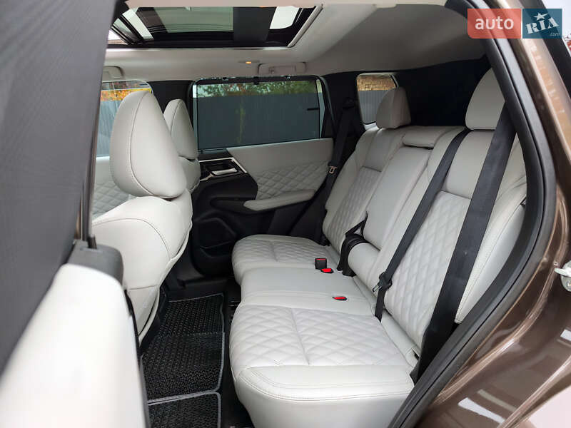 Внедорожник / Кроссовер Mitsubishi Outlander 2022 в Ивано-Франковске