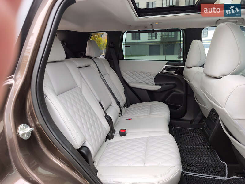 Внедорожник / Кроссовер Mitsubishi Outlander 2022 в Ивано-Франковске