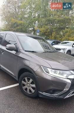 Позашляховик / Кросовер Mitsubishi Outlander 2018 в Києві