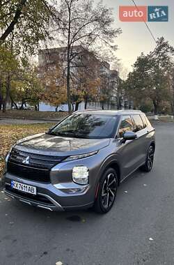 Внедорожник / Кроссовер Mitsubishi Outlander 2022 в 