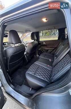 Внедорожник / Кроссовер Mitsubishi Outlander 2022 в 