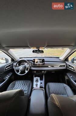 Внедорожник / Кроссовер Mitsubishi Outlander 2022 в 