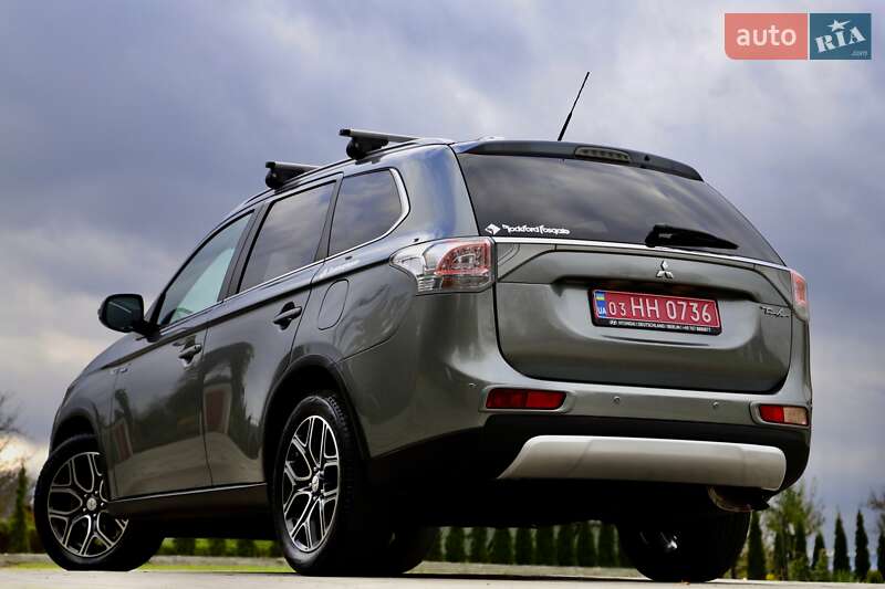 Внедорожник / Кроссовер Mitsubishi Outlander 2016 в Дрогобыче